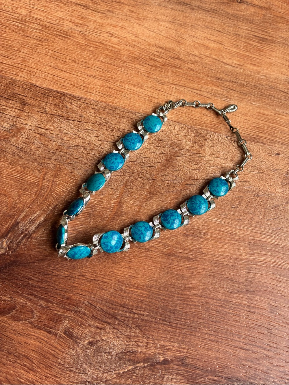Lisner Vintage Stone Silver Bow Link Collar Necklace